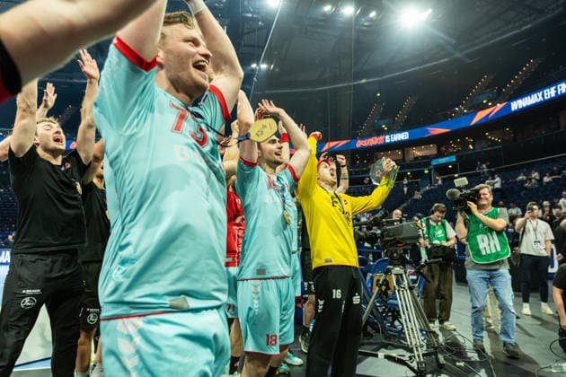 The Players of MT Melsungen celebrate after the win during the handball final of the Winamax EHF Finals 2026 between THW Kiel and MT Melsungen at Barclays Arena on May 31, 2026 in Hamburg, Germany