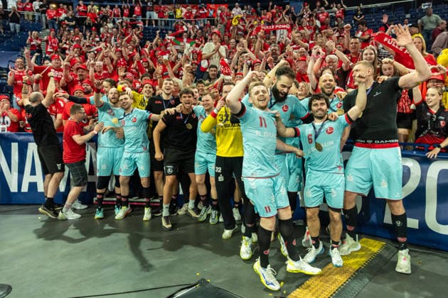The Players of MT Melsungen celebrate after the win in front of the Supporters during the handball final of the Winamax EHF Finals 2026 between THW Kiel and MT Melsungen at Barclays Arena on May 31, 2026 in Hamburg, Germany