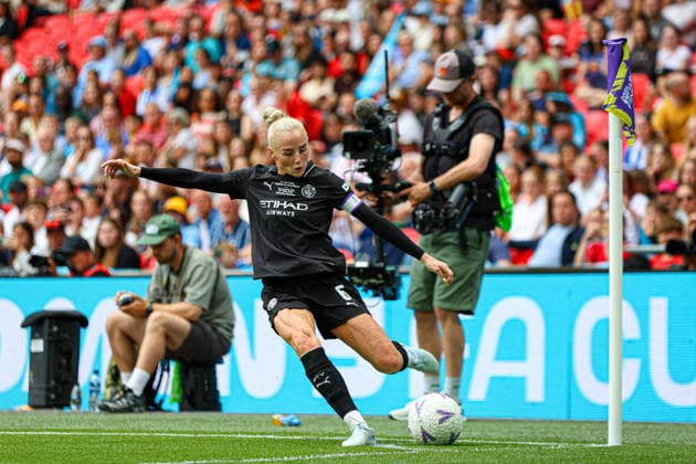 LONDON, ENGLAND - May 31: Alex Greenwood of Manchester City takes a corner during the Adobe Womens FA Cup Final match between Brighton and Hove Albion and Manchester City at Wembley Stadium, May 31 in London, England  Copyright: xNataliexMincher SPPx Sportspressphoto_SPR158544