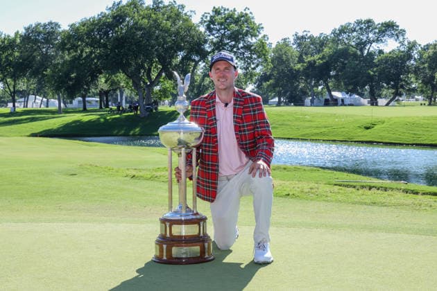 FORT WORTH, TX - MAY 31: Russell Henley poses with the trophy after winning the Charles Schwab Challenge on May 31, 2026 at Colonial Country Club in Fort Worth, TX. (Photo by George Walker Icon Sportswire) GOLF: MAY 31 PGA, Golf Herren Charles Schwab Challenge EDITORIAL USE ONLY Icon26053102