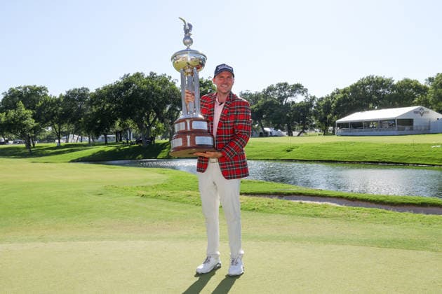 FORT WORTH, TX - MAY 31: Russell Henley poses with the trophy after winning the Charles Schwab Challenge on May 31, 2026 at Colonial Country Club in Fort Worth, TX. (Photo by George Walker Icon Sportswire) GOLF: MAY 31 PGA, Golf Herren Charles Schwab Challenge EDITORIAL USE ONLY Icon26053103