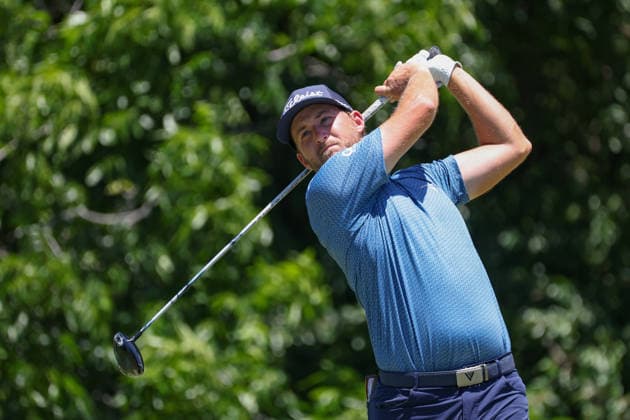 FORT WORTH, TX - MAY 31: Lee Hodges (USA) hits from the 12th tee during the final round of the Charles Schwab Challenge on May 31, 2026 at Colonial Country Club in Fort Worth, TX. (Photo by George Walker Icon Sportswire) GOLF: MAY 31 PGA, Golf Herren Charles Schwab Challenge EDITORIAL USE ONLY Icon26053112