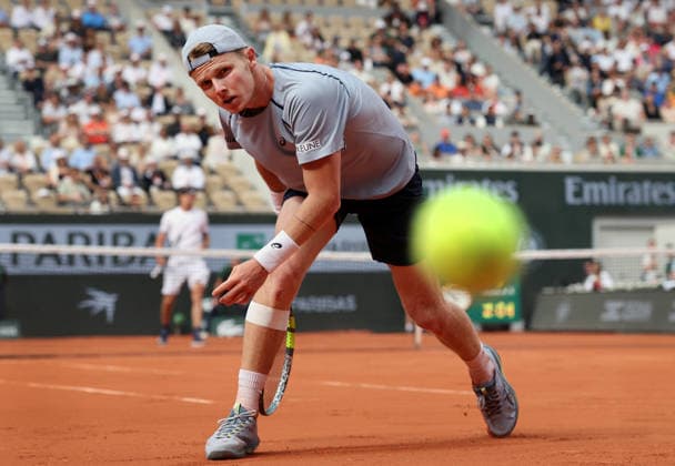 Dutch Jesper De Jong plays against German Alexander Zverev plays against during their fourth-round match at the French Tennis Open in Roland Garros in Paris, France, on Sunday, May 31, 2026. Zverev won 7-6, 6-4, 6-1.  PAR20260531119 MAYAxVIDON-WHITE