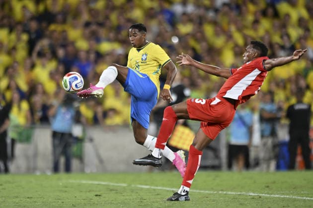 RIO DE JANEIRO, BRAZIL - MAY 31: Endrick of Brazil controls the ball under pressure from Jiovany Ramos of Panama during the International Friendly, Länderspiel, Nationalmannschaft match between Brazil and Panama at Maracana Stadium on May 31, 2026 in Rio de Janeiro, Brazil (Photo by Nayra Halm Sports Press Photo SPP)  Copyright: xSportsxPressxPhotox Sportspressphoto_SPR158618