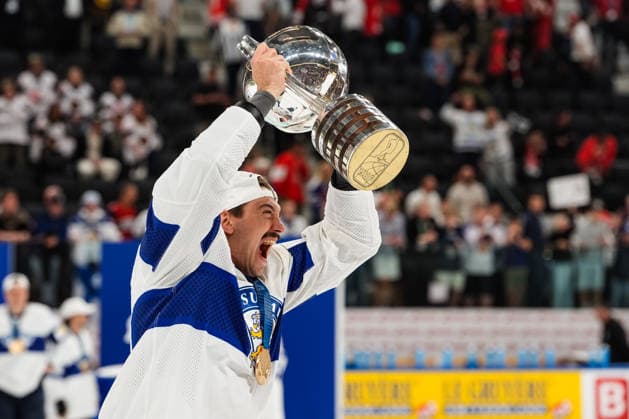 xxkeikkaxx 20260601 Swiss Life Arena, Zurich, Switzerland. IIHF Ice hockey, Eishockey World Championships Gold Medal Game Switzerland vs Finland Hannes Björninen (24) of Team Finland hoists the championship trophy. Photo by Pasi Suokko All Over Press  1.06243438