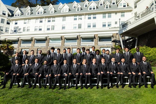 Australian Socceroos squad acouncement press conference, PK, Pressekonferenz head of the 2026 FIFA World Cup, WM, Weltmeisterschaft, Fussball The entire Socceroos team and coaches pose for a team photo following Australia™s 26-player FIFA World Cup squad announcement, at the Claremont Hotel in Berkeley, California, USA, 31 May 2026. BERKELEY CALIFORNIA United States  Copyright: xMANUELxORBEGOZOx