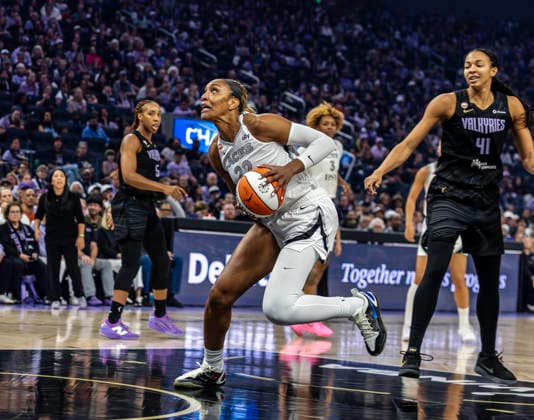 WNBA, Basketball Damen, USA 2026 : Las Vegas Vs Golden State MAY 31 May 31 2026 Las Vegas center A ja Wilson (22)drives to the basket during the WNBA game between Las Vegas Aces and the Golden State Valkyries. Thurman James CSM (Credit Image: Â Thurman James Cal Media) San Francisco Ca USA EDITORIAL USE ONLY Copyright: xx ZUMA-20260531_zma_c04_235.jpg ThurmanxJamesx csmphotothree492467
