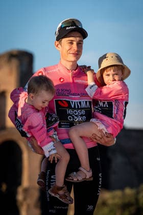 109th Giro d Italia 2026, Stage 21 a 131km stage from Rome to Rome 1289m in Rome, Italy, on 31 May 2026. Jonas Vingegaard of Denmark during award cerimony of the 109th Giro d Italia 2026, Stage 21 a 131km stage from Rome to Rome 1289m in Rome, Italy, on 31 May 2026., Credit:Stefano Costantino TTL Stefano Costantino Avalon Italy, Rome  Copyright: xStefanoxCostantinoxTTLx xStefanoxCostantinox xAvalonx 1107026403