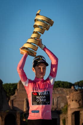 109th Giro d Italia 2026, Stage 21 a 131km stage from Rome to Rome 1289m in Rome, Italy, on 31 May 2026. Jonas Vingegaard of Denmark during award cerimony of the 109th Giro d Italia 2026, Stage 21 a 131km stage from Rome to Rome 1289m in Rome, Italy, on 31 May 2026., Credit:Stefano Costantino TTL Stefano Costantino Avalon Italy, Rome  Copyright: xStefanoxCostantinoxTTLx xStefanoxCostantinox xAvalonx 1107026487
