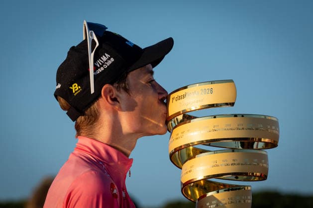 109th Giro d Italia 2026, Stage 21 a 131km stage from Rome to Rome 1289m in Rome, Italy, on 31 May 2026. Jonas Vingegaard of Denmark during award cerimony of the 109th Giro d Italia 2026, Stage 21 a 131km stage from Rome to Rome 1289m in Rome, Italy, on 31 May 2026., Credit:Stefano Costantino TTL Stefano Costantino Avalon Italy, Rome  Copyright: xStefanoxCostantinoxTTLx xStefanoxCostantinox xAvalonx 1107026499