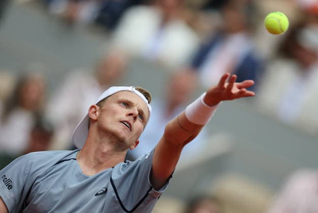 (260601) -- PARIS, June 1, 2026 -- Jesper de Jong serves during the men s singles 4th round match between Alexander Zverev of Germany and Jesper de Jong of the Netherlands at the French Open tennis tournament at Roland Garros, Paris, France, May 31, 2026. ) (SP)FRANCE-PARIS-TENNIS-FRENCH OPEN-MEN S SINGLES-4TH ROUND WuxHuiwo 