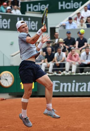 (260601) -- PARIS, June 1, 2026 -- Jesper de Jong hits a return during the men s singles 4th round match between Alexander Zverev of Germany and Jesper de Jong of the Netherlands at the French Open tennis tournament at Roland Garros, Paris, France, May 31, 2026. ) (SP)FRANCE-PARIS-TENNIS-FRENCH OPEN-MEN S SINGLES-4TH ROUND WuxHuiwo 