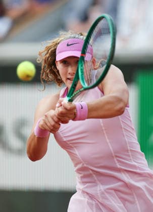 (260601) -- PARIS, June 1, 2026 -- Mirra Andreeva hits a return during the women s singles 4th round match between Mirra Andreeva of Russia and Jil Teichmann of Switzerland at the French Open tennis tournament at Roland Garros, Paris, France, May 31, 2026. ) (SP)FRANCE-PARIS-TENNIS-FRENCH OPEN-WOMEN S SINGLES-4TH ROUND WuxHuiwo 
