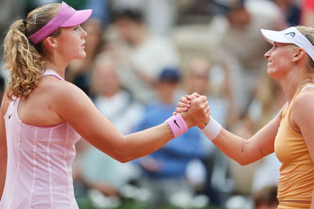 (260601) -- PARIS, June 1, 2026 -- Mirra Andreeva (L) shakes hands with Jil Teichmann after the women s singles 4th round match between Mirra Andreeva of Russia and Jil Teichmann of Switzerland at the French Open tennis tournament at Roland Garros, Paris, France, May 31, 2026. ) (SP)FRANCE-PARIS-TENNIS-FRENCH OPEN-WOMEN S SINGLES-4TH ROUND WuxHuiwo 