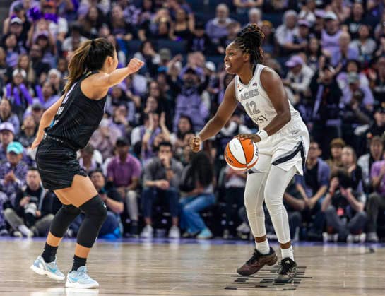 May 31 2026 Las Vegas guard Chelsea Gray (12)looks to pass the ball during the WNBA, Basketball Damen, USA game between Las Vegas Aces and the Golden State Valkyries. CSM WNBA 2026 : Las Vegas Vs Golden State MAY 31  - ZUMAc04_ 20260531_zma_c04_259 Copyright: xThurmanxJamesx