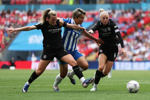 Brighton & Hove Albion v Manchester City - Adobe Women s FA Cup Final Lauren Hemp of Manchester City (left), Moeka Minami of Brighton & Hove Albion (middle), and Alex Greenwood of Manchester City (right) compete for the ball during the Adobe Women s FA Cup Final match between Brighton & Hove Albion and Manchester City at Wembley Stadium in London on May 31, 2026. London Greater London United Kingdom  Copyright: xMIxNewsx originalFilename:fletcher-brighton260531_np0dX.jpg