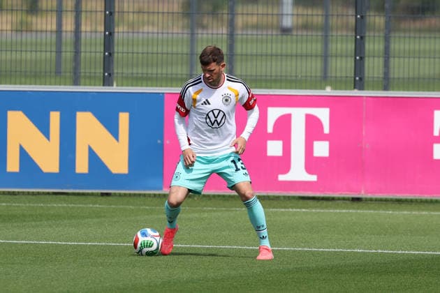 FRANKFURT AM MAIN, DEUTSCHLAND – 01. Juni 2026 Die deutsche Nationalmannschaft verabschiedet sich beim offiziellen Abschiedsevent am DFB-Campus vor der Abreise zur FIFA Fußball-Weltmeisterschaft 2026 in den USA v.l., Pascal Groß (Germany) warm-Up Frankfurt am Main DFB Campus Deutschland Copyright: xJoaquimxFerreirax