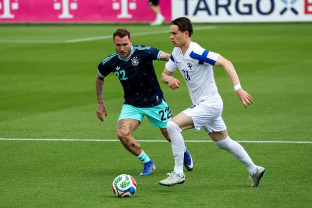 FRANKFURT AM MAIN, DEUTSCHLAND – 01. Juni 2026 Die deutsche Nationalmannschaft verabschiedet sich beim offiziellen Abschiedsevent am DFB-Campus vor der Abreise zur FIFA Fußball-Weltmeisterschaft 2026 in den USA v.l., David Raum (Germany), Kasper Paananen (Finnland) in action, with the ball Frankfurt am Main DFB Campus Deutschland Copyright: xJoaquimxFerreirax