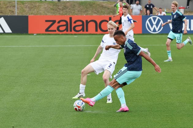 FRANKFURT AM MAIN, DEUTSCHLAND – 01. Juni 2026 Die deutsche Nationalmannschaft verabschiedet sich beim offiziellen Abschiedsevent am DFB-Campus vor der Abreise zur FIFA Fußball-Weltmeisterschaft 2026 in den USA v.l., Matti Peltola (Finnland), Jamie Leweling (Germany) in action, with the ball Frankfurt am Main DFB Campus Deutschland Copyright: xJoaquimxFerreirax
