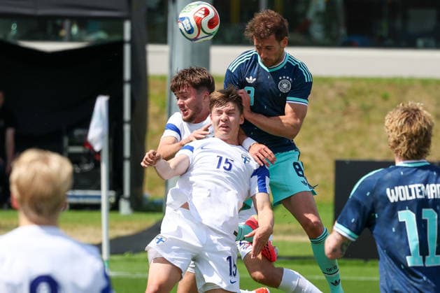 FRANKFURT AM MAIN, DEUTSCHLAND – 01. Juni 2026 Die deutsche Nationalmannschaft verabschiedet sich beim offiziellen Abschiedsevent am DFB-Campus vor der Abreise zur FIFA Fußball-Weltmeisterschaft 2026 in den USA v.l., Niilo Maeenpaeae (Finnland), Leon Goretzka (Germany) Kopfballduell Frankfurt am Main DFB Campus Deutschland Copyright: xJoaquimxFerreirax