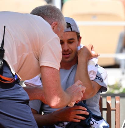 2026 French Open, Roland-Garros - Day 9 PARIS, FRANCE - JUNE 1: Zachary Svajda of the United States reacts after falls during the match against Flavio Cobolli (not seen) of Italy during their men s fourth-round on Day Nine of the 2026 French Open tennis tournament at the Roland-Garros Complex in Paris on June 1, 2026. Mustafa Yalcin Anadolu Paris France. Editorial use only. Please get in touch for any other usage.  Copyright: x2026xAnadoluxMustafaxYalcinx