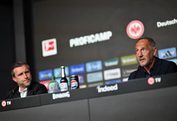 01 06 2026, xjhx, Soccer 1 Bundesliga, Eintracht Frankfurt Press Conference Head Coach Adi Hütter f l Sports Director Markus Kroesche Krösche Director of Sports Eintracht Frankfurt l, Coach Adolf Adi Hütter Eintracht Frankfurt Frankfurt am Main