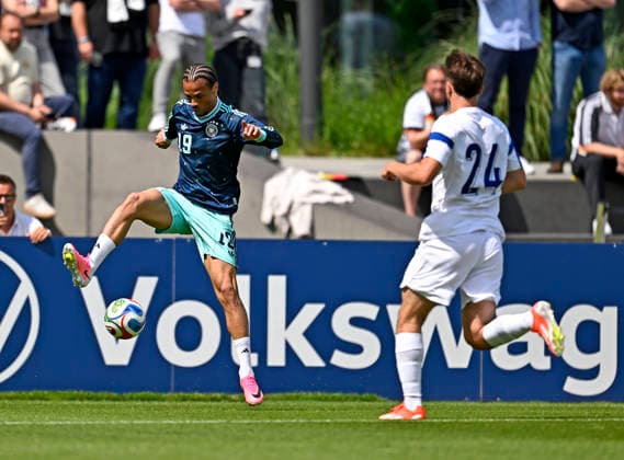 01 06 2026, Football, DFB national team Germany, last training session before departure to the USA for the 2026 World Cup, at the DFB Campus in Frankfurt am Main f l Leroy Sane Germany against Oiva Jukkola Finland