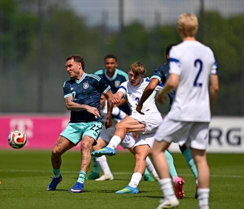 01 06 2026, Football, DFB national team Germany, last training session before departure to the USA for the 2026 World Cup, at the DFB Campus in Frankfurt am Main f l David Raum Germany vs Niklas Pyyhtia Finland