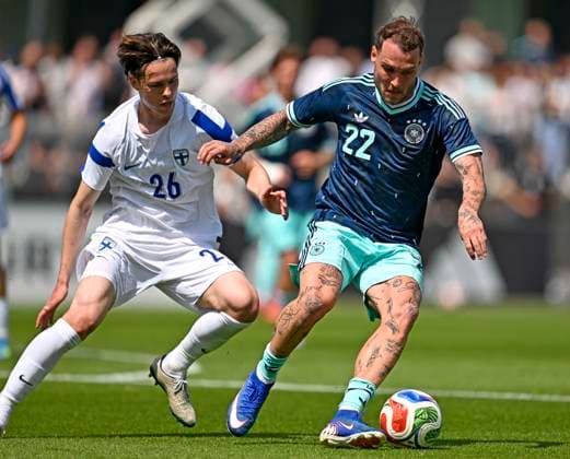 01 06 2026, Football, DFB national team Germany, last training session before departure to the USA for the 2026 World Cup, at the DFB Campus in Frankfurt am Main f l Casper Terho Finland vs David Raum Germany