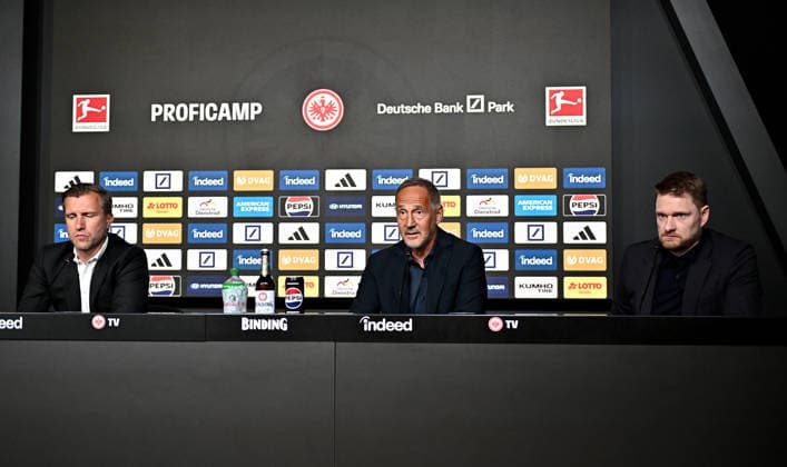 01 06 2026, xfux, Soccer 1 Bundesliga, Eintracht Frankfurt Press conference for the presentation of Adolf Adi Hütter Huetter as new head coach f l Sports Director Markus Kroesche Krösche Director of Sports Eintracht Frankfurt , Coach Adolf Adi Hütter Huetter Eintracht Frankfurt zautz, Jan Strasheim Head of Media and Communication Eintracht Frankfurt DFL DFB REGULATIONS PROHIBIT ANY USE OF PHOTOGRAPHS as IMAGE SEQUENCES and or QUASI VIDEO Frankfurt am Main