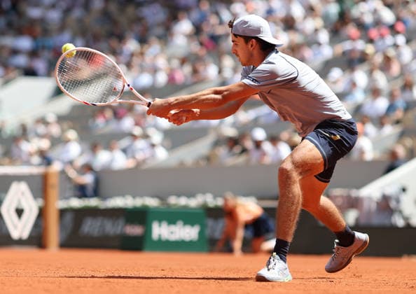 June 1, 2026, Paris, Ile De France, France: ZACHARY SVAJDA of USA during the match against F. Cobolli of Italy in the fourth round of tennis tournament Roland Garros, Paris, France. Paris France - ZUMAc278 20260601_zsp_c278_020 Copyright: xMarcinxCholewinskix