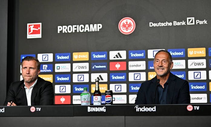 01 06 2026, xfux, Fussball 1 Bundesliga, Eintracht Frankfurt Press conference for the presentation of Adolf Adi Hütter Huetter as new head coach v l Sport Vorstand Markus Kroesche Krösche Director of Sports Eintracht Frankfurt , Trainer Adolf Adi Hütter Huetter Eintracht Frankfurt zautz DFL DFB REGULATIONS PROHIBIT ANY USE OF PHOTOGRAPHS as IMAGE SEQUENCES and or QUASI VIDEO Frankfurt am Main