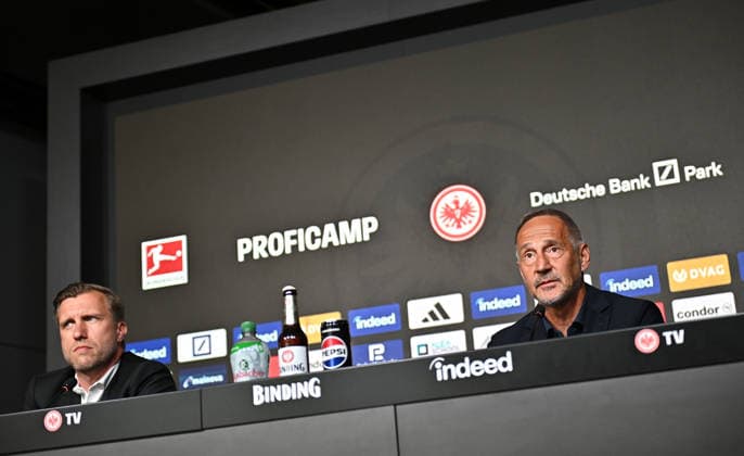 01 06 2026, xfux, Fussball 1 Bundesliga, Eintracht Frankfurt Press conference for the presentation of Adolf Adi Hütter Huetter as new head coach v l Sport Vorstand Markus Kroesche Krösche Director of Sports Eintracht Frankfurt , Trainer Adolf Adi Hütter Huetter Eintracht Frankfurt zautz DFL DFB REGULATIONS PROHIBIT ANY USE OF PHOTOGRAPHS as IMAGE SEQUENCES and or QUASI VIDEO Frankfurt am Main