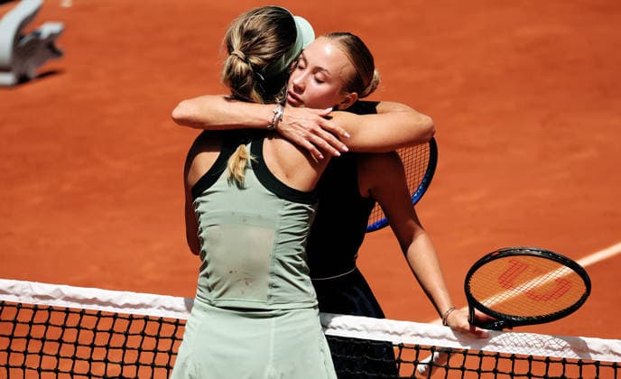 TENNIS - French Open 2026 PARIS,FRANCE,01.JUN.26 - TENNIS - WTA, Tennis Damen Tour, French Open, Roland Garros, Grand Slam. Image shows Anna Kalinskaya (RUS) and Anastasia Potapova (AUT).  GEPAxpictures xMatthiasxHauer