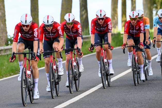 Tour de Wallonie 2026 Stage 1 LOBBES, BELGIUM - JUNE 01 : De Lie Arnaud (BEL) of Lotto Intermarche and his teammates in action during stage 1 of the 47th edition of Ethias Tour de Wallonie an UCI ProSeries 2.Pro cycling road race stage for Men Elite of 180.7 km with start in Manage and finish in Lobbes on June 1, 2026 in Lobbes, Belgium, 01 06 2026 ( Motordriver Pieter Van Herzele - Lobbes Belgium  Copyright: xVincentxKalutx