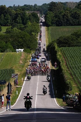 The pack rides cycles during Stage 3 of the Giro d™Italia Women, from Bibione to Buja, Italy, Monday, June 1, 2026  Copyright: xMarcoxAlpozzi LaPressex