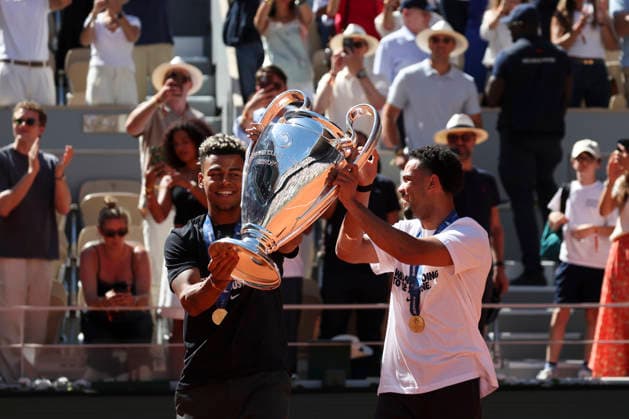 TENNIS : Roland Garros 2026 - 01 06 2026 Les Joueurs du Paris Saint Germain a Roland Garros avec les deux trophÃ es de la Champions League - Ousmane Dembele (PSG) - Desire Doue (PSG) - Warren Zaire-Emery (PSG) - Bradley Barcola (PSG) ParisFrance  Copyright: xMichaelxBaucherx