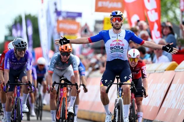 Tour de Wallonie 2026 Stage 1 LOBBES, BELGIUM - JUNE 01 : Meeus Jordi (BEL) of Red Bull BORA Hansgrohe wins the stage in a massive bunch sprint in front of Foldager Anders (DEN) of Team Jayco AlUla during stage 1 of the 47th edition of Ethias Tour de Wallonie an UCI ProSeries 2.Pro cycling road race stage for Men Elite of 180.7 km with start in Manage and finish in Lobbes on June 1, 2026 in Lobbes, Belgium, 01 06 2026 ( Motordriver Pieter Van Herzele - Lobbes Belgium  Copyright: xVincentxKalutx