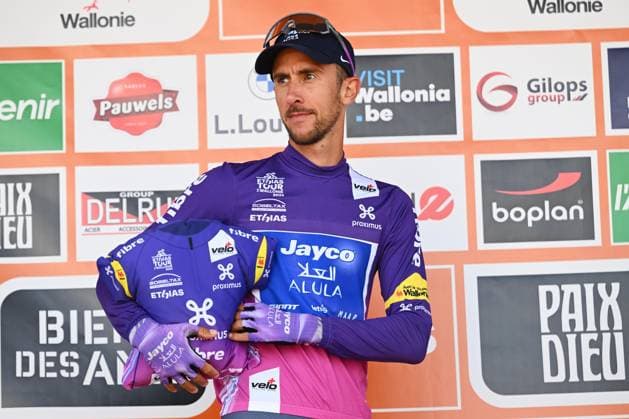 Tour de Wallonie 2026 Stage 1 LOBBES, BELGIUM - JUNE 01 : De Bondt Dries (BEL) of Team Jayco AlUla pictured during the podium ceremony during stage 1 of the 47th edition of Ethias Tour de Wallonie an UCI ProSeries 2.Pro cycling road race stage for Men Elite of 180.7 km with start in Manage and finish in Lobbes on June 1, 2026 in Lobbes, Belgium, 01 06 2026 ( Motordriver Pieter Van Herzele - Lobbes Belgium  Copyright: xVincentxKalutx