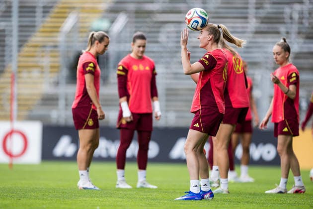 COLOGNE, GERMANY - JUNE 01: Janina Minge (Germany) controls the ball with her head during a training session prepare for the UEFA European Qualifiers for the FIFA Women™s World Cup 2027 between Germany vs. Norway at Sportpark Hoehenberg on June 01, 2026 in Mainz, Germany. North Rhine Westphalia Germany Copyright: xSteffiexWunderlx