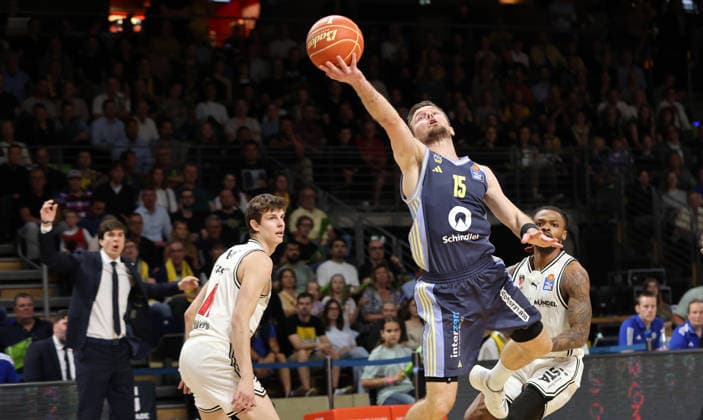 Richard Balint, Martin Hermannsson on the ball, Cobe Williams duel Game scene Action Sport Basketball BBL Bundesliga Mens Play Off Semi-Final 2 Game Season 2025 2026 01 06 2026 ALBA Berlin vs BMA365 Bamberg Baskets