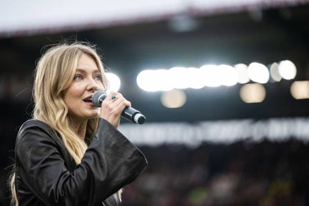 260601 Astrid S performs the national anthem of Norway ahead of the international friendly football match between Norway and Sweden on June 1, 2026 in Oslo Photo Marius Simensen BILDBYRAN COP 238 JM0820 bbeng fotboll football soccer fotball träningslandskamp privatlandskamp landskamp international friendly norge norway sverige sweden sverige a  Copyright: MARIUSxSIMENSEN BB260601BB711