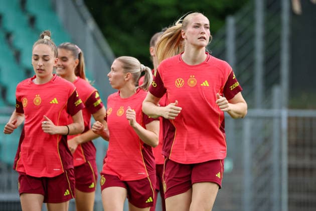 Cologne, Germany 01 06 2026 Training of the DFB women preparation international match Germany vs Norway for World Cup qualification 2027 In the picture from left Sophia Kleinherne Germany , Elisa Senß Senss Germany and Camilla Küver Kuever Germany Copyright: HMBxMedia MadeleinexFantini