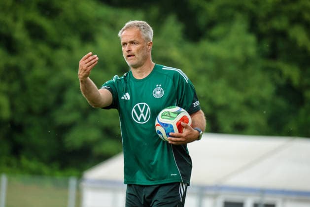 Cologne, Germany 01 06 2026 Training of the DFB women preparation international match Germany vs Norway for World Cup qualification 2027 In the picture national coach Christian Wück Wueck Germany Copyright: HMBxMedia MadeleinexFantini