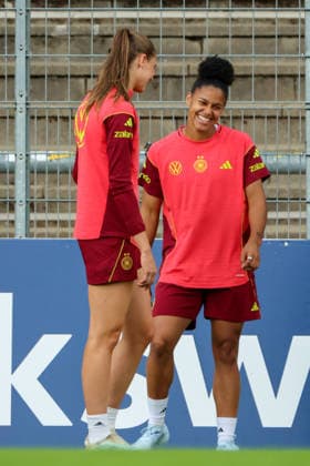 Cologne, Germany 01 06 2026 Training of the DFB women preparation international match Germany vs Norway for World Cup qualification 2027 In the picture from left Jule Brand Germany and Shekiera Martinez Germany Copyright: HMBxMedia MadeleinexFantini
