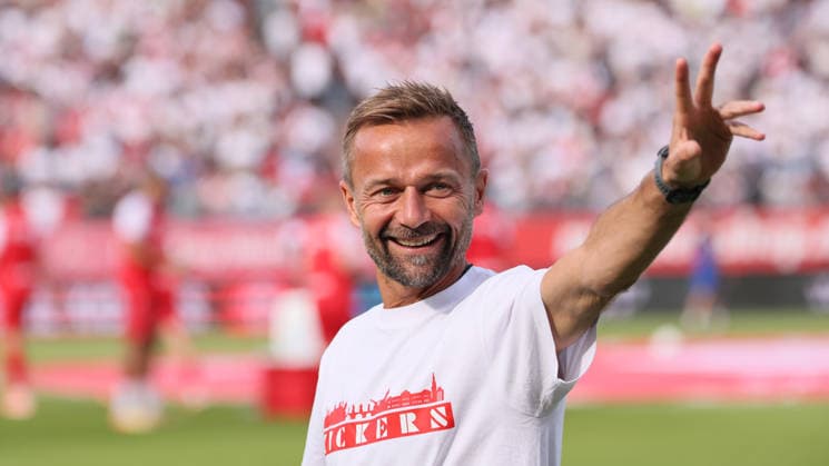 Würzburg, 01 06 2026, Stadion am Dallenberg, Fußball, Aufstiegspiele zur 3 Liga, Rückspiel , FWK Würzburger Kickers vs 1 FC Lok Leipzig , Im Bild Trainer Michael Schiele Würzburg , Nur zur redaktionellen Nutzung Only editorial use NOFV DFB regulations prohibit any use of photographs as image sequences and or quasi video , Picture Point