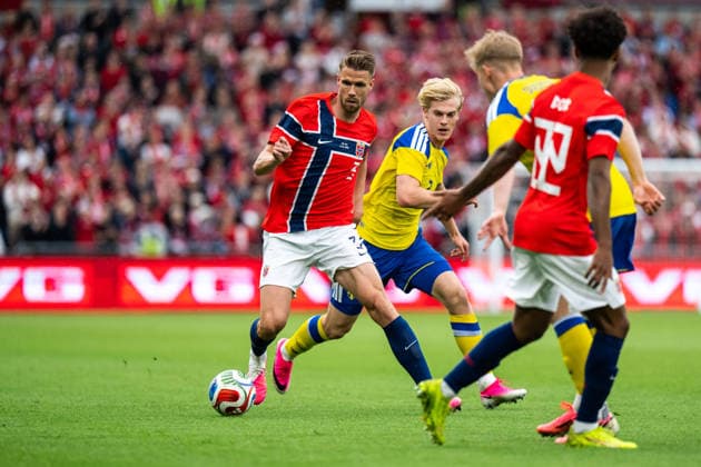 260601 Kristoffer Ajer of Norway and Lucas Bergvall of Sweden during the international friendly football match between Norway and Sweden on June 1, 2026 in Oslo Photo Joel Marklund BILDBYRAN kod JM JM0820 bbeng fotboll football soccer fotball träningslandskamp privatlandskamp landskamp international friendly norge norway sverige sweden sverige a  Copyright: JOELxMARKLUND BB260601JM051