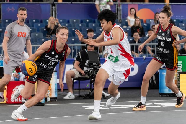FIBA 3x3 World Cup 2026 - Warsaw, Poland - Day 1 Marie Reichert from Germany and Wenxia Li from China are seen in action during the FIBA 3x3 World Cup 2026 group stage match in Warsaw, Poland. Warsaw Poland  Copyright: xMarekxAntonixIwaÅ czukx originalFilename:iwanczuk-day1ofth260601_npx2i.jpg