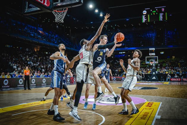 Basketball Berlin 01 06 2026 Season 2025 2026 EasyCredit BBL 1 Bundesliga Men, Men Playoffs Semifinal Game 2 Alba Berlin BMA365 Bamberg Baskets Justin Bean Alba Berlin, No 34 Ejiofor Onu Bamberg, No 35