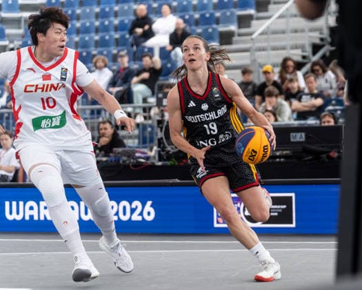 FIBA 3x3 World Cup 2026 - Warsaw, Poland - Day 1 ZhiTing Zhang from China and Marie Reichert from Germany compete during the FIBA 3x3 World Cup 2026 group stage match in Warsaw, Poland. Warsaw Poland  Copyright: xMarekxAntonixIwaÅ czukx originalFilename:iwanczuk-day1ofth260601_npTmf.jpg